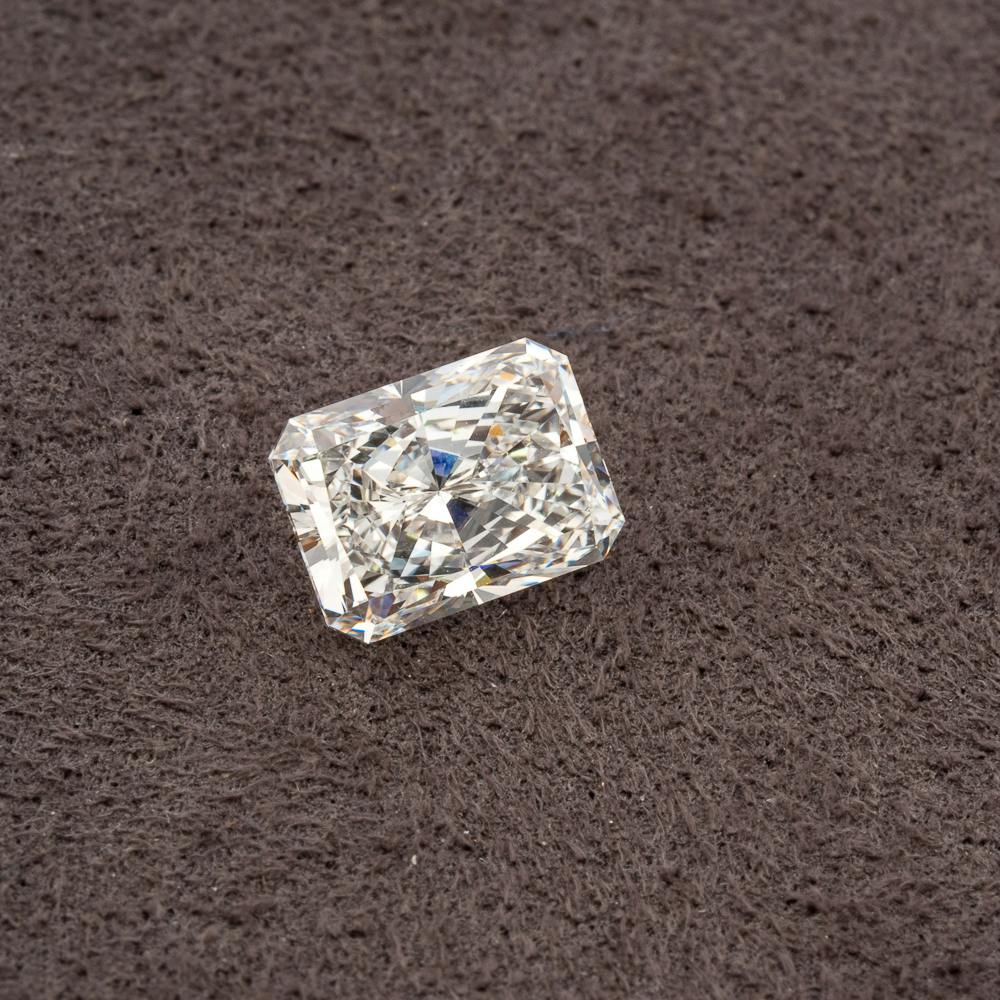 Side view of 1.50 carat radiant cut diamond