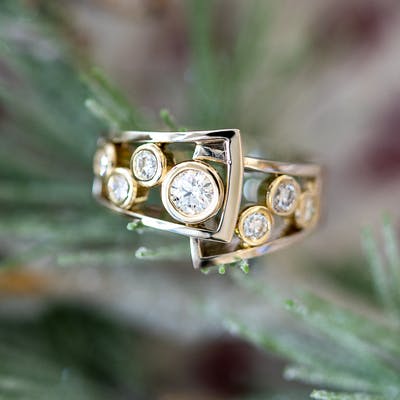Bezel Set Ring with 7 round brilliant diamonds in flair