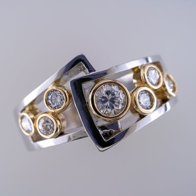 Bezel Set Ring with 7 round brilliant diamonds in flair top view