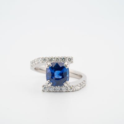 Top view of 3 carat cushion cut sapphire in platinum ring
