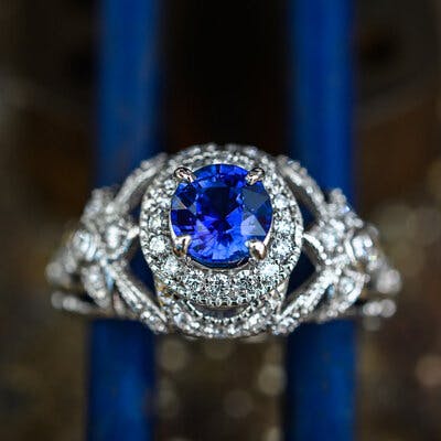 Top view of the round sapphire set in platinum