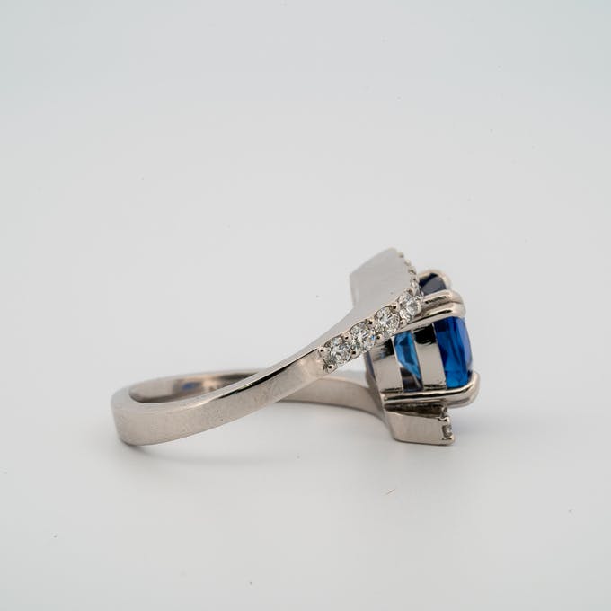 Side view of 3 carat cushion cut sapphire in platinum ring