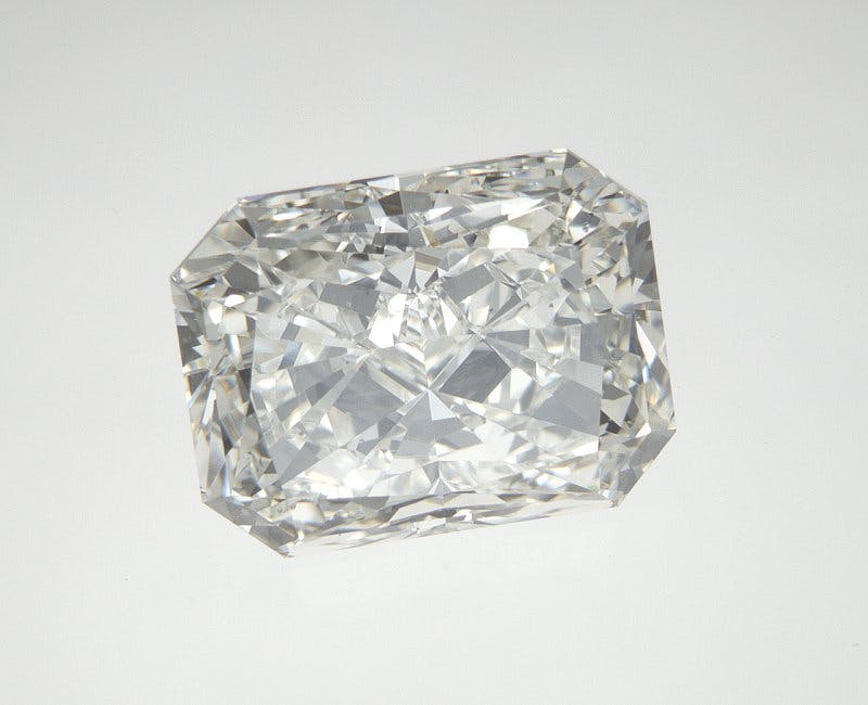 Top image of 4.07 carat RADIANT diamond