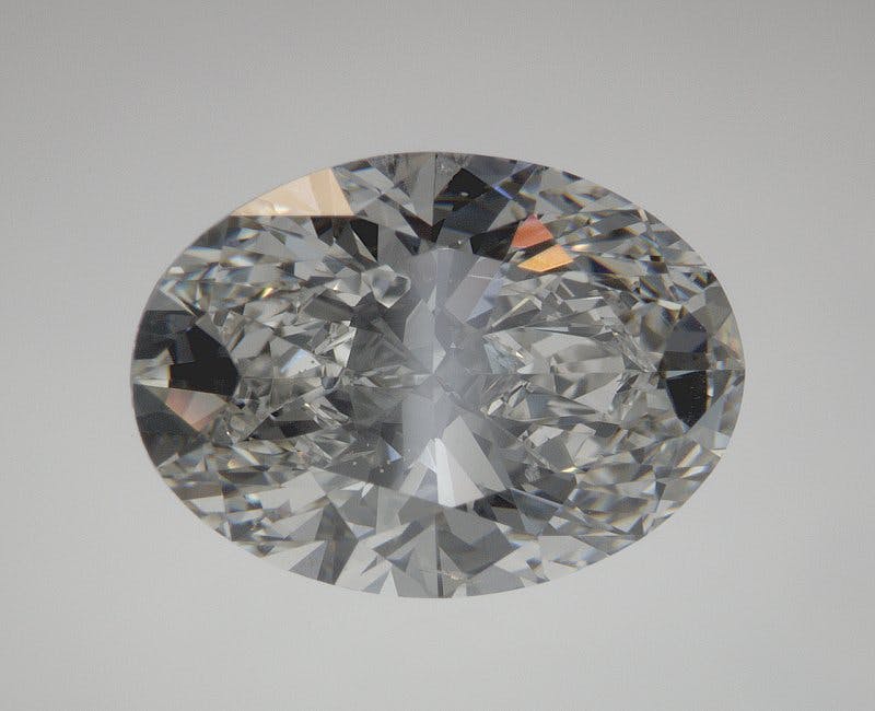 Top image of 5.01 carat OVAL diamond